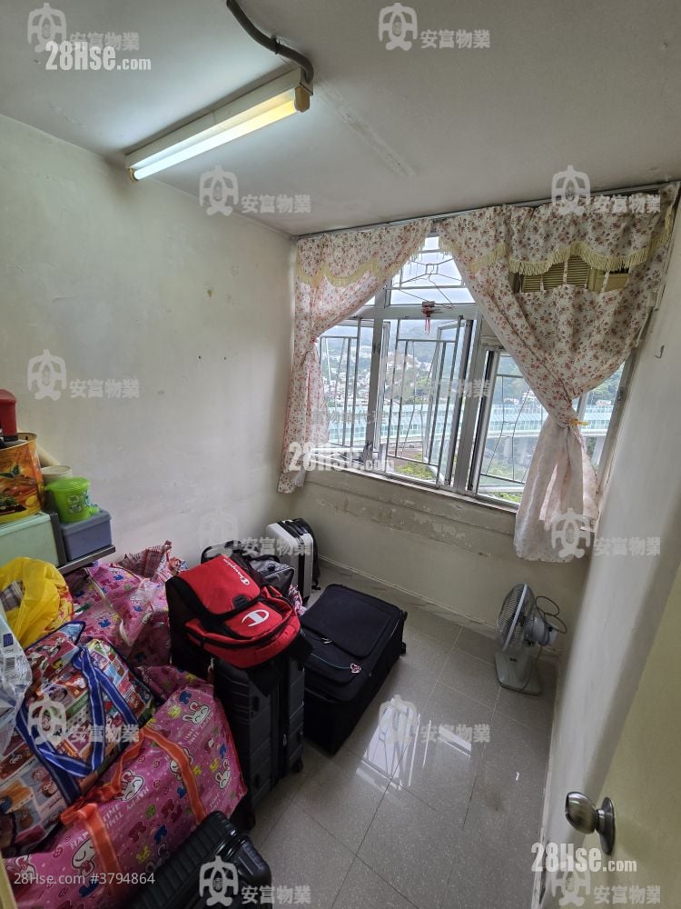 Tak Nga Court Sell 2 Bedrooms , 1 Bathroom 443 ft²
