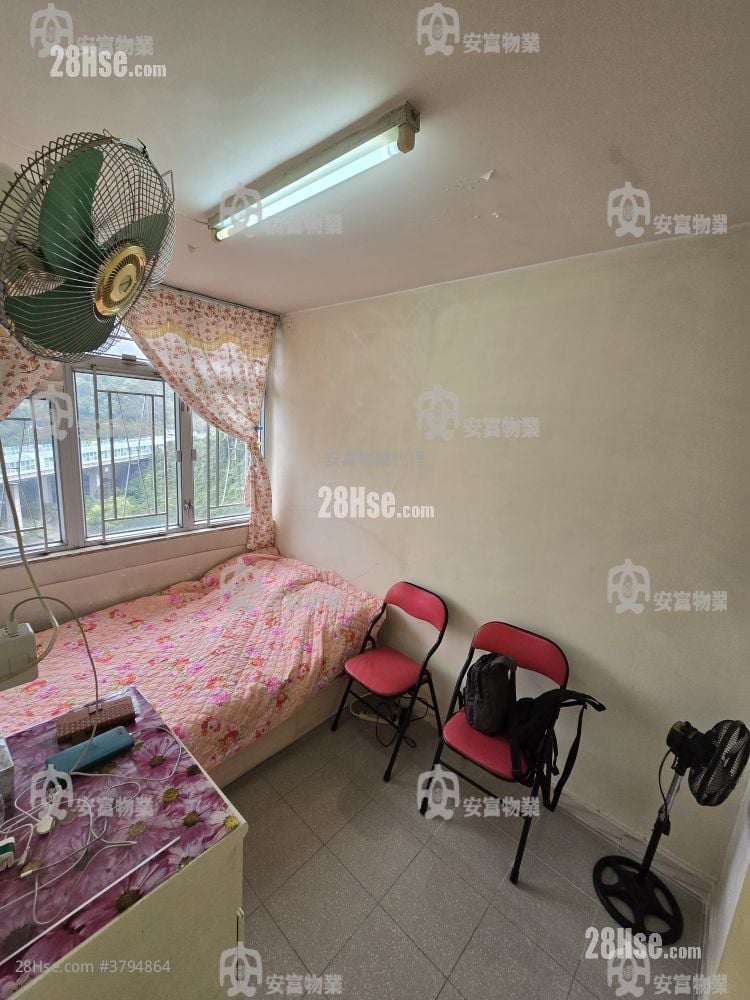 Tak Nga Court Sell 2 Bedrooms , 1 Bathroom 443 ft²