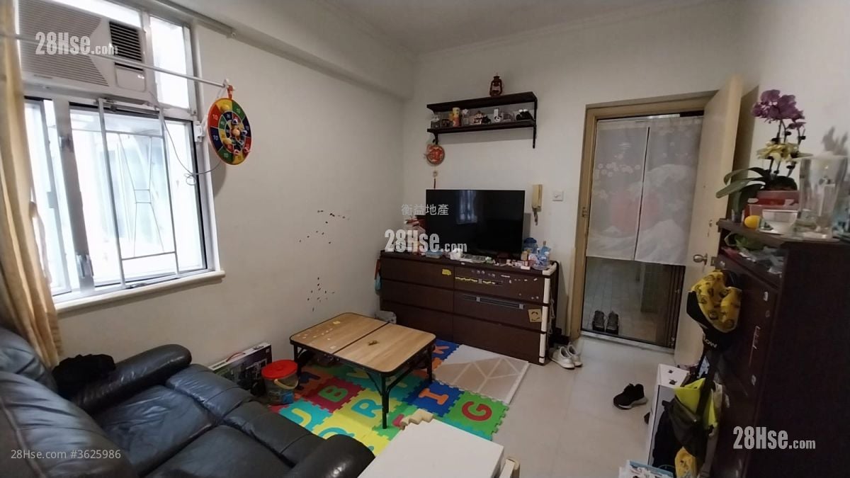 Wah Po Building Sell 2 Bedrooms , 1 Bathroom 305 ft²