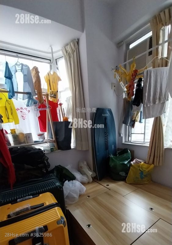 Wah Po Building Sell 2 Bedrooms , 1 Bathroom 305 ft²