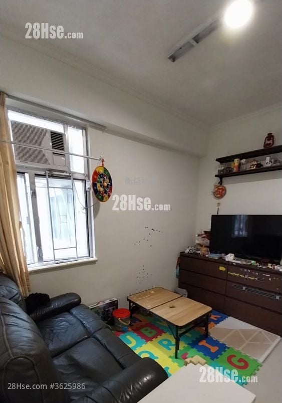 Wah Po Building Sell 2 Bedrooms , 1 Bathroom 305 ft²