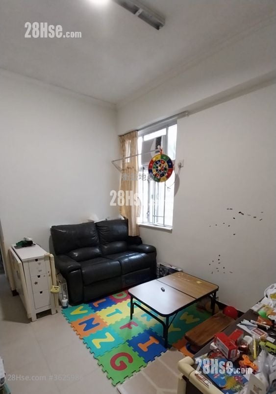 Wah Po Building Sell 2 Bedrooms , 1 Bathroom 305 ft²