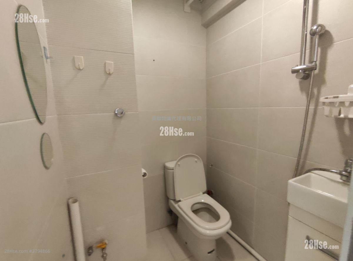 Mei Foo Sun Chuen Sell 2 Bedrooms , 2 Bathrooms 602 ft²