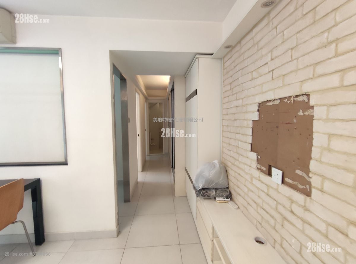 Mei Foo Sun Chuen Sell 2 Bedrooms , 2 Bathrooms 602 ft²