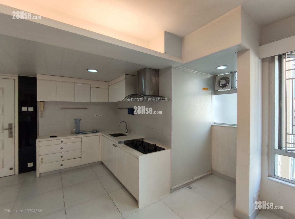 Mei Foo Sun Chuen Sell 2 Bedrooms , 2 Bathrooms 602 ft²