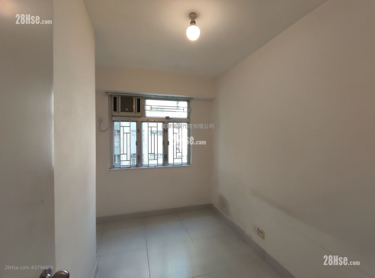 Mei Foo Sun Chuen Sell 2 Bedrooms , 2 Bathrooms 602 ft²