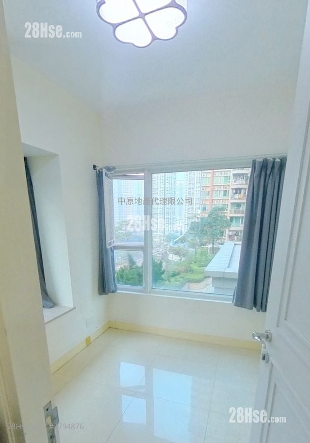 Central Park Towers Sell 3 Bedrooms , 1 Bathroom 588 ft²