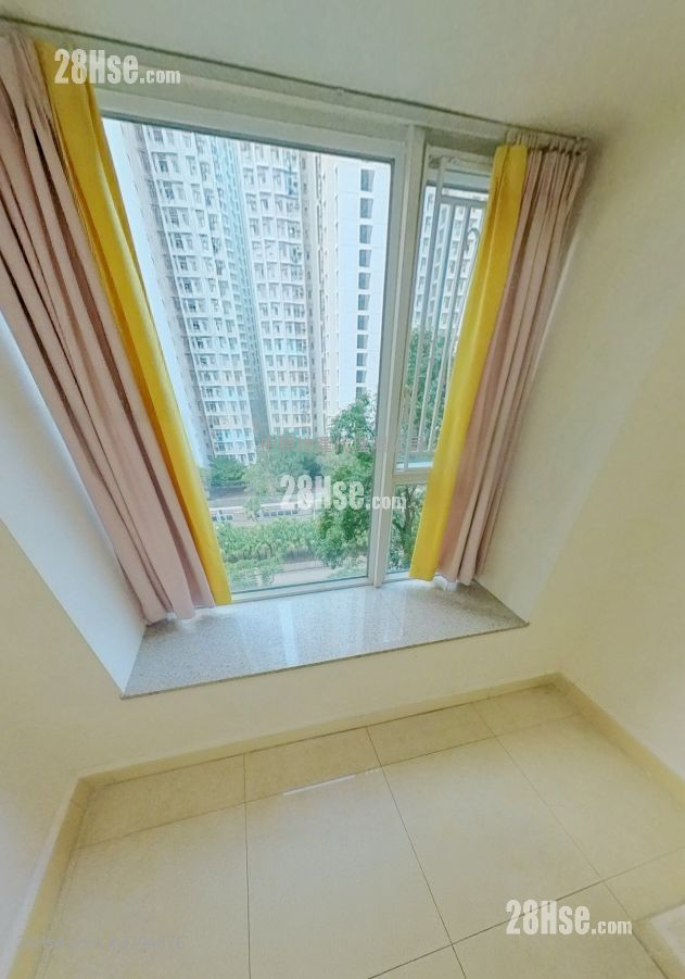 Central Park Towers Sell 3 Bedrooms , 1 Bathroom 588 ft²