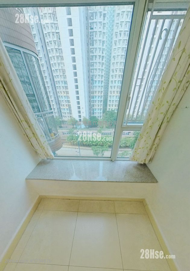 Central Park Towers Sell 3 Bedrooms , 1 Bathroom 588 ft²