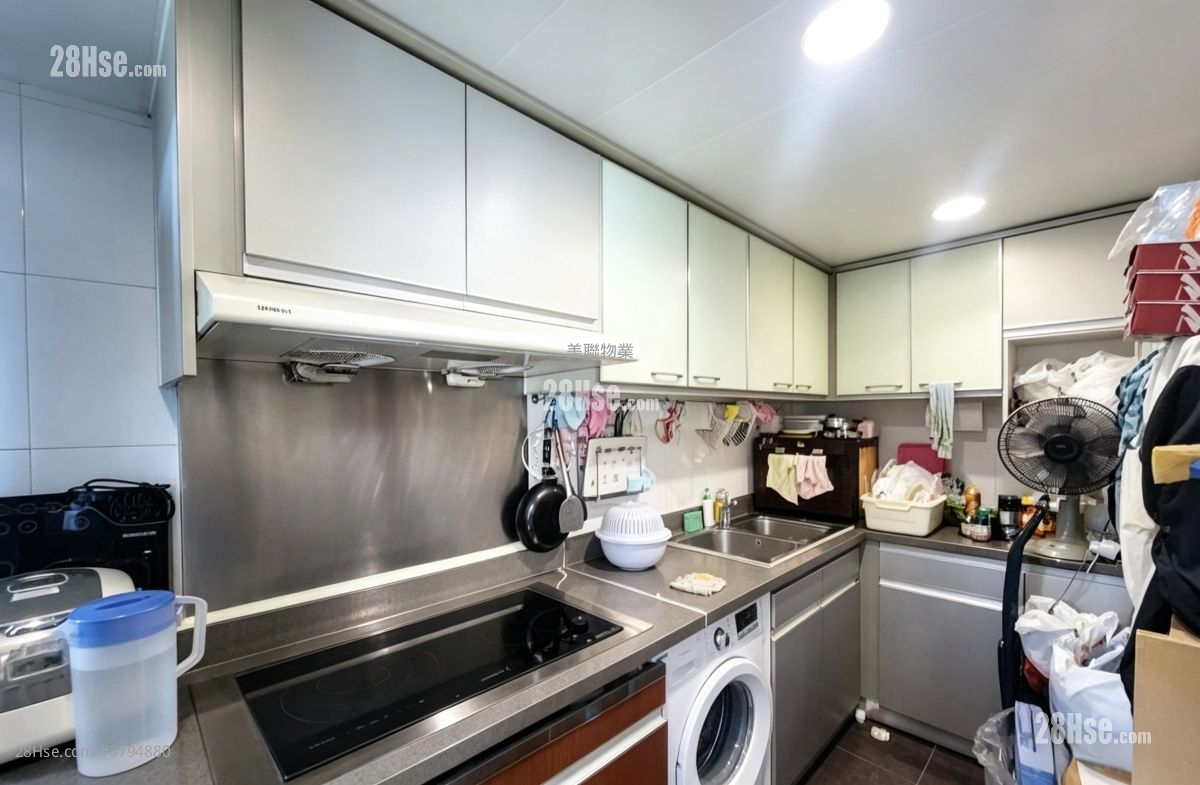 Tseung Kwan O Plaza Sell 3 Bedrooms 648 ft²