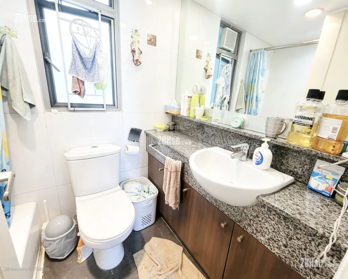 Tseung Kwan O Plaza Sell 3 Bedrooms 648 ft²