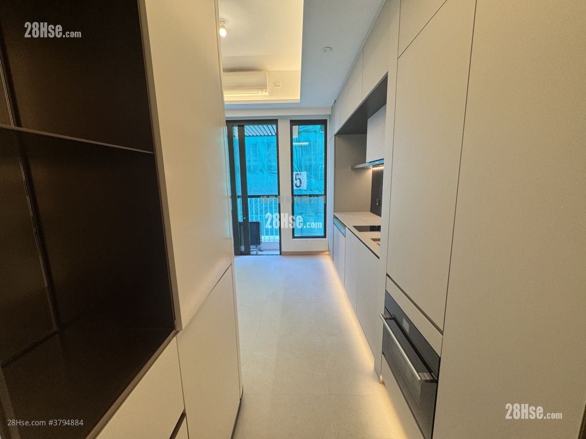 Baker Circle Euston Sell Studio , 1 Bathroom 212 ft²