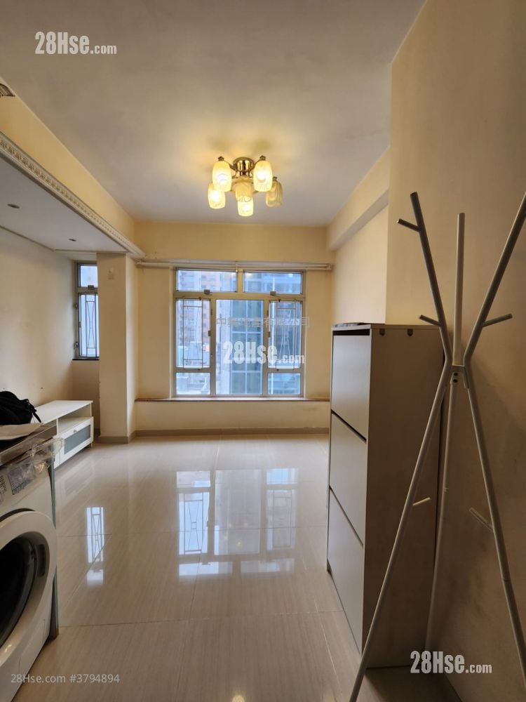 Ka Wing Building Sell 2 Bedrooms , 1 Bathroom 304 ft²