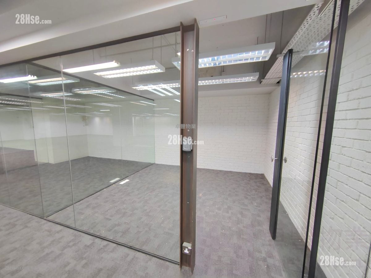 龍翔工業大廈 租盤 5+ 房 7,500 平方呎