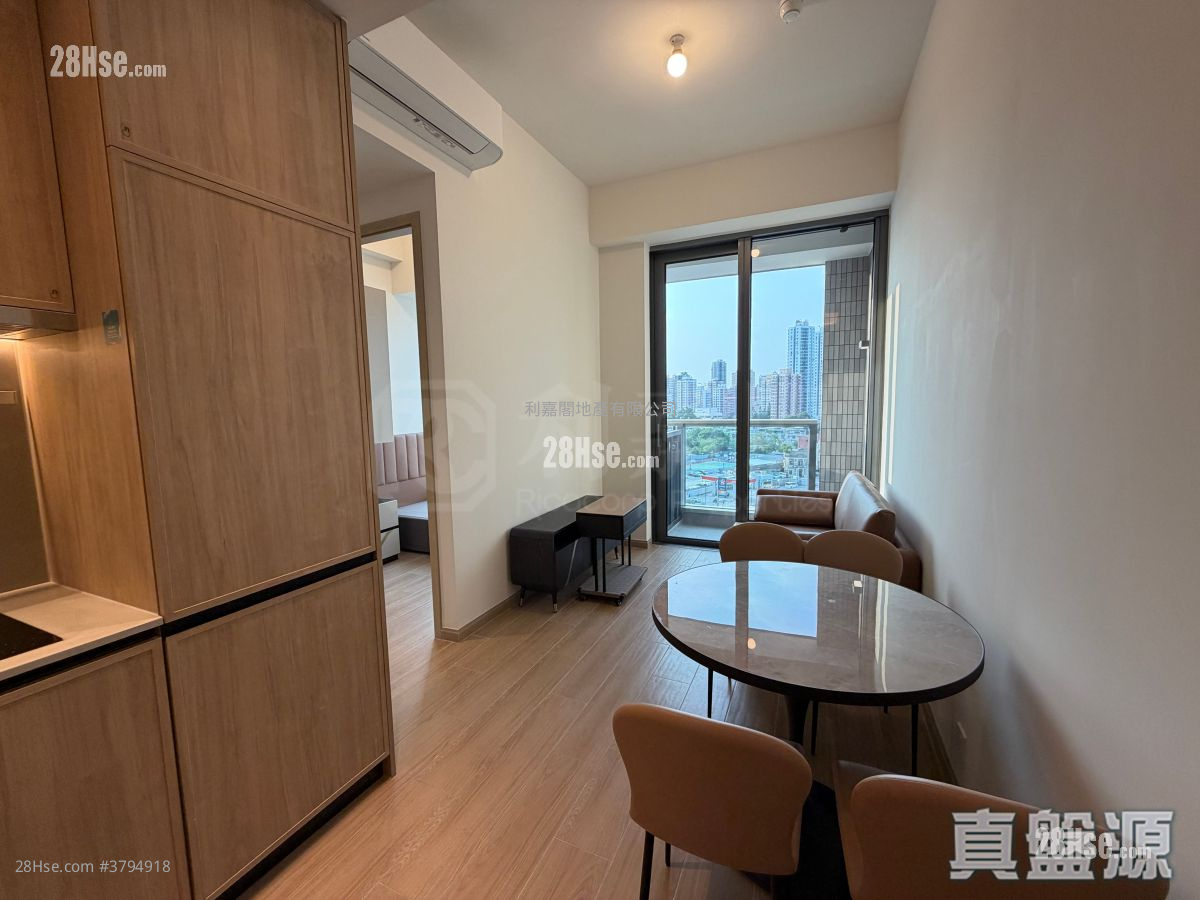 Hava Sell 2 Bedrooms , 1 Bathroom 395 ft²