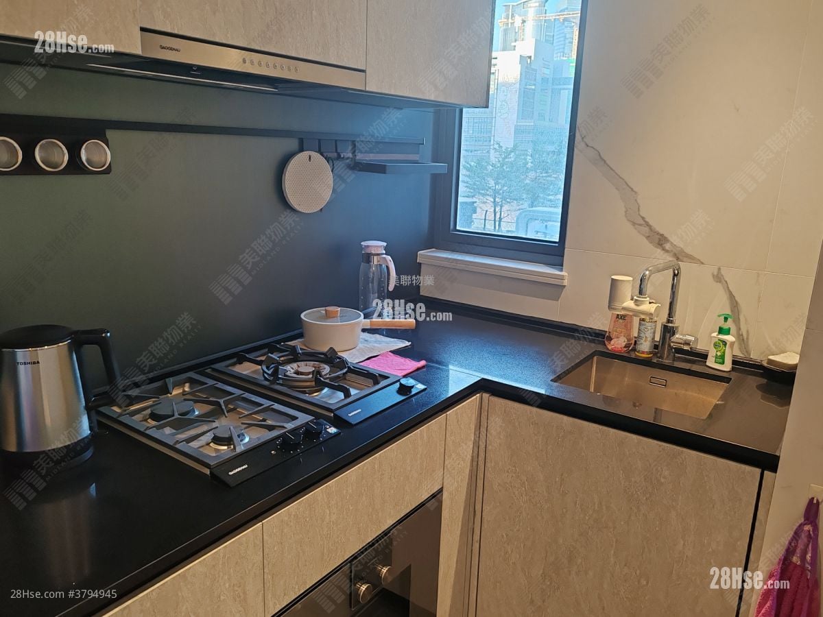 One Victoria Sell 3 Bedrooms , 1 Bathroom 598 ft²