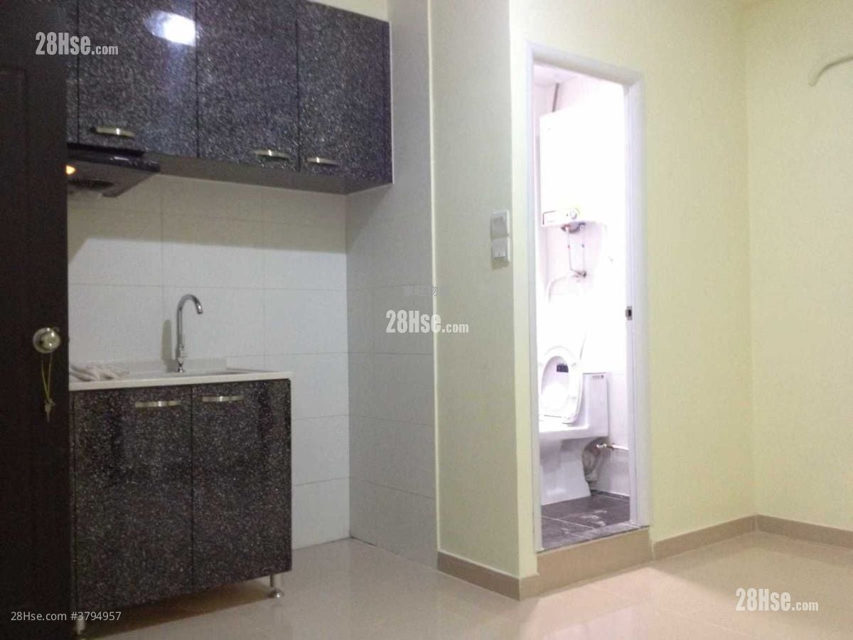 唐楼 租盘 2 房 , 1 浴室 330 平方尺