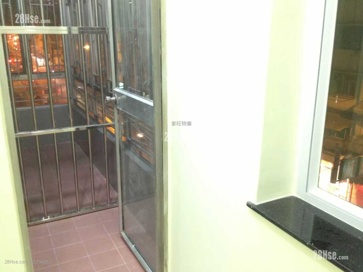 唐楼 租盘 2 房 , 1 浴室 330 平方尺