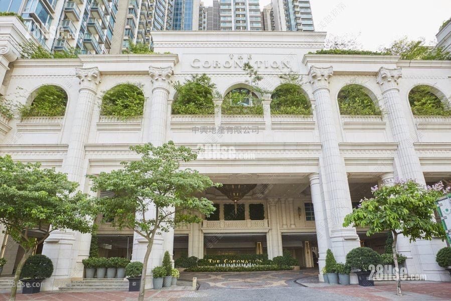 The Coronation Rental 2 Bedrooms , 1 Bathroom 515 ft²