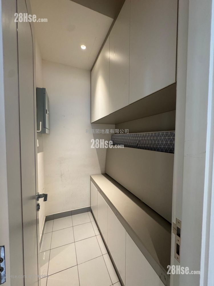 Monaco One Rental 768 ft²