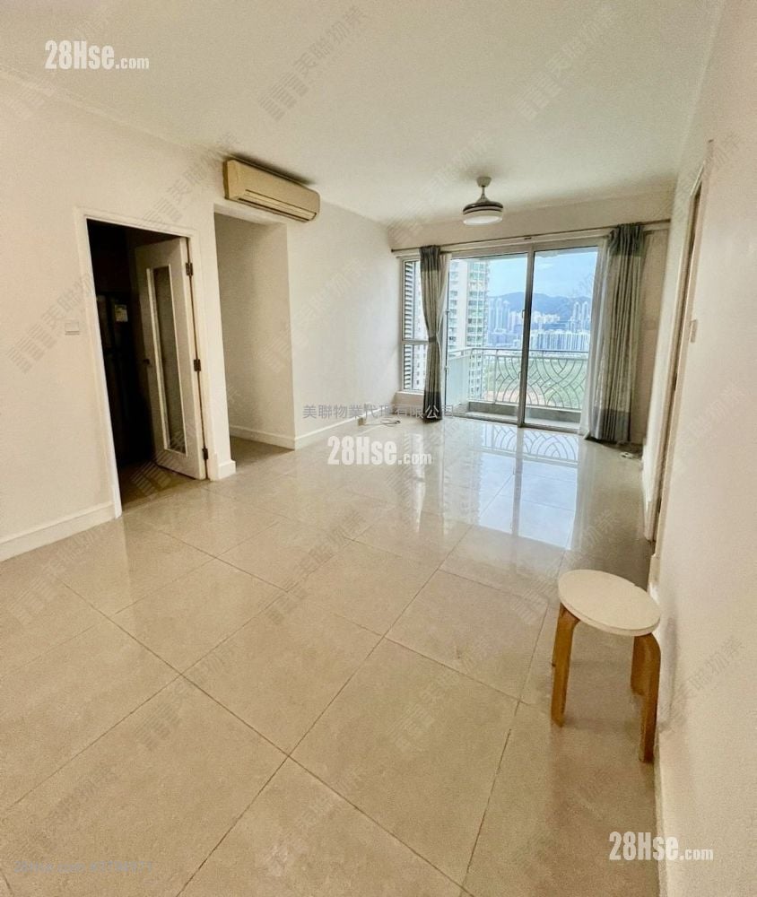 首都 租盘 4 房 , 2 浴室 840 平方尺