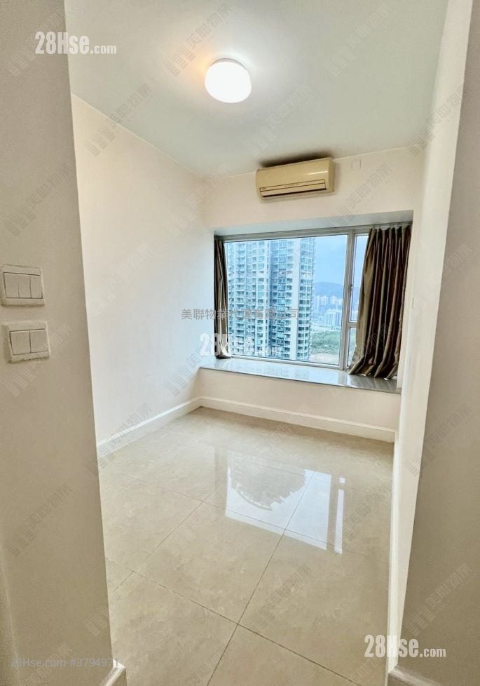 首都 租盘 4 房 , 2 浴室 840 平方尺