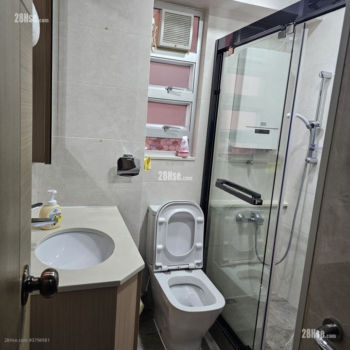 Cronin Garden Sell 3 Bedrooms , 2 Bathrooms 802 ft²