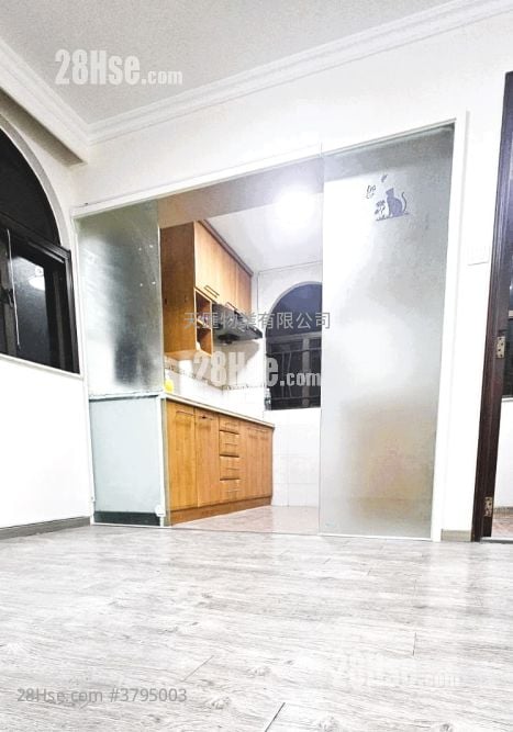 村屋 租盘 3 房 , 1 浴室 700 平方尺