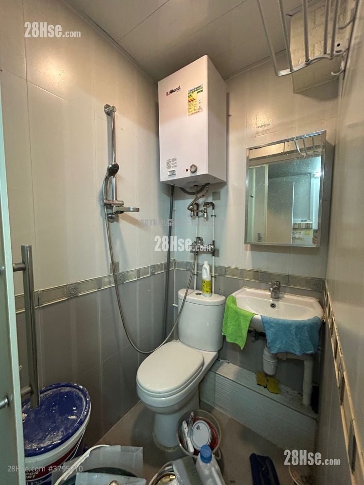 Kiu Fung Mansion Sell 4 Bedrooms , 2 Bathrooms 617 ft²