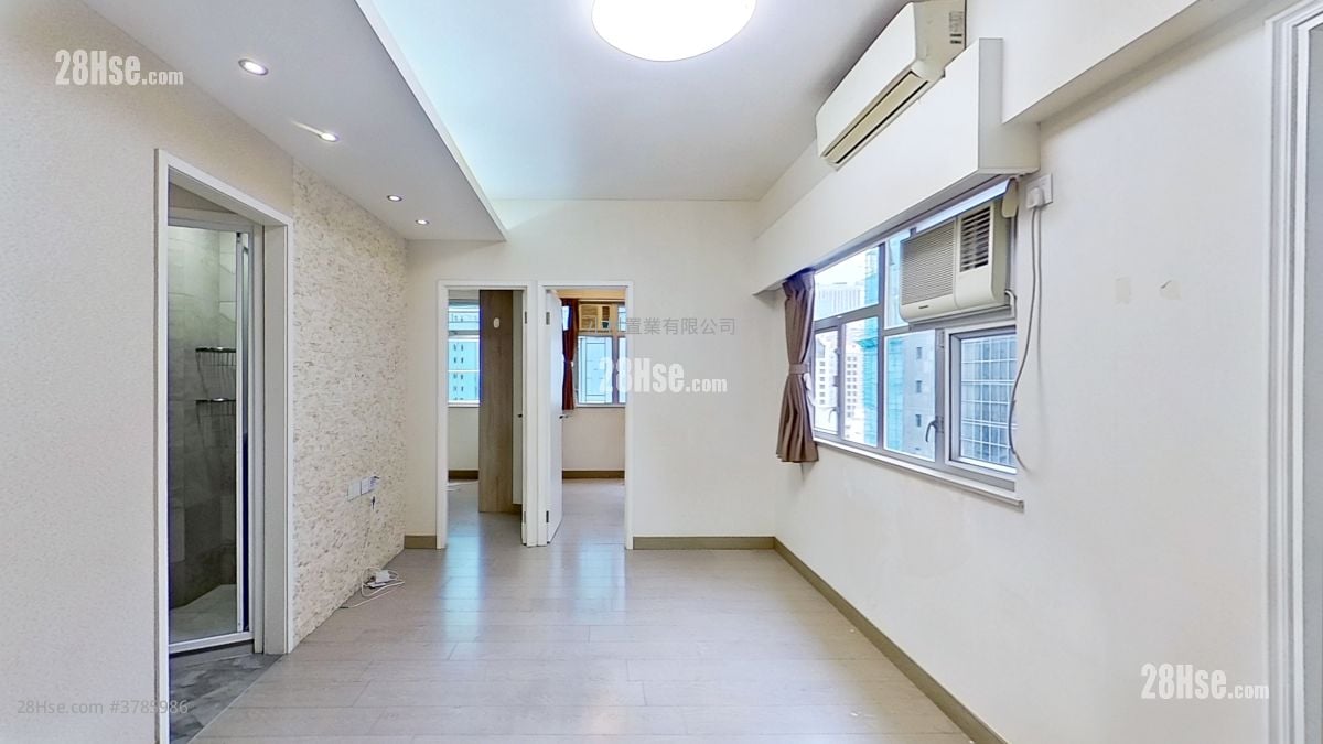 living room: Capital Building Rental 3 Bedrooms , 2 Bathrooms 439 ft²