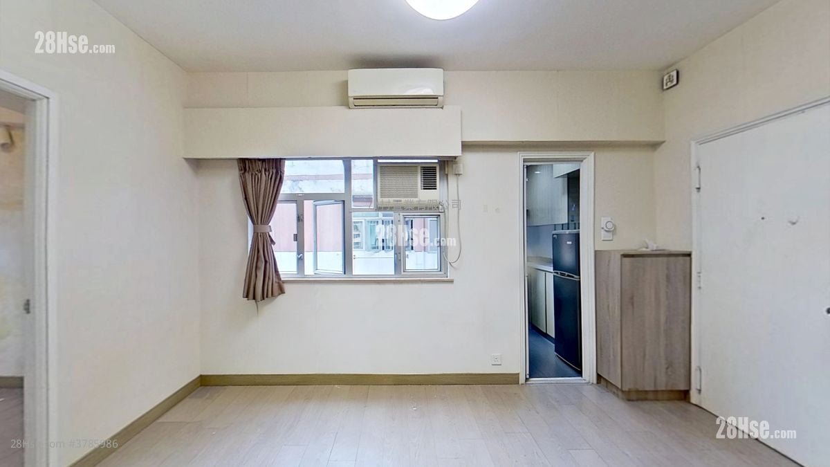 living room: Capital Building Rental 3 Bedrooms , 2 Bathrooms 439 ft²