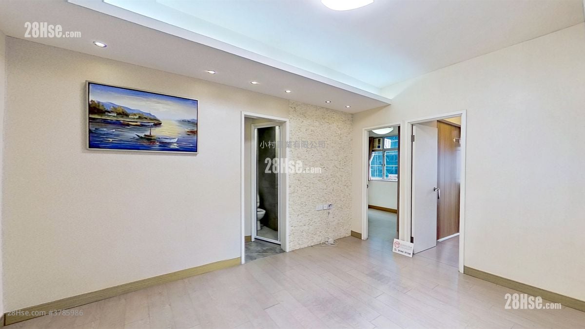 living room: Capital Building Rental 3 Bedrooms , 2 Bathrooms 439 ft²