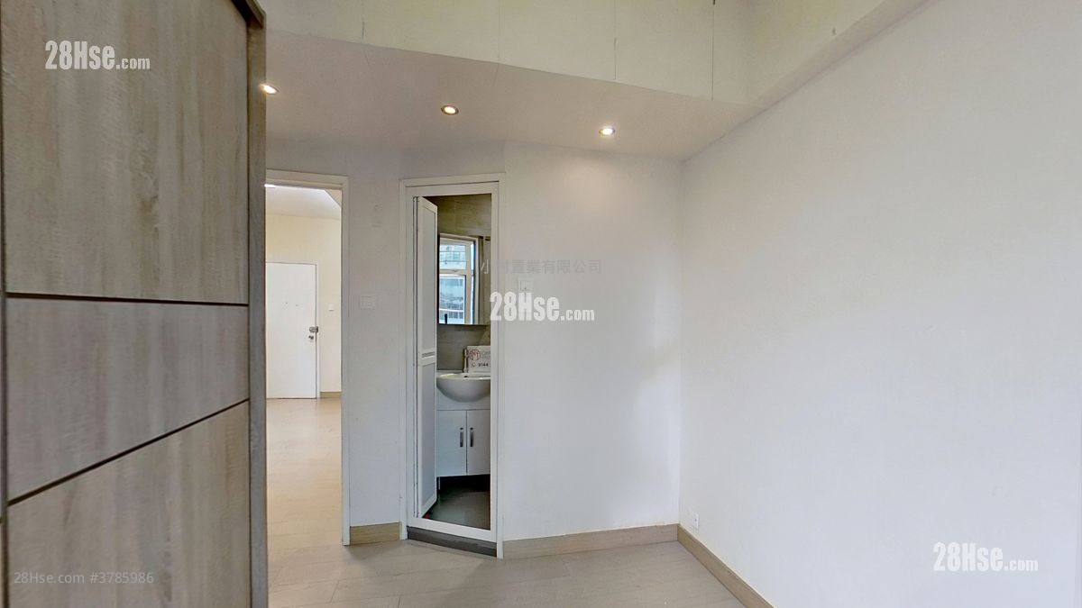 master room: Capital Building Rental 3 Bedrooms , 2 Bathrooms 439 ft²