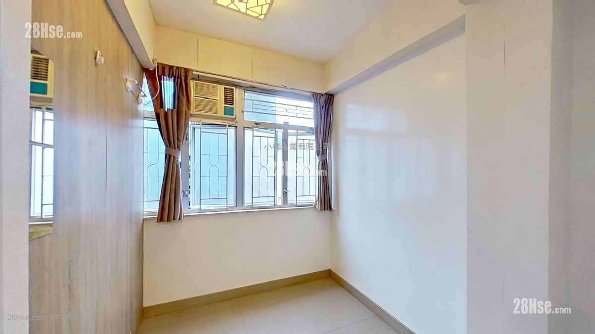 bedroom 2: Capital Building Rental 3 Bedrooms , 2 Bathrooms 439 ft²