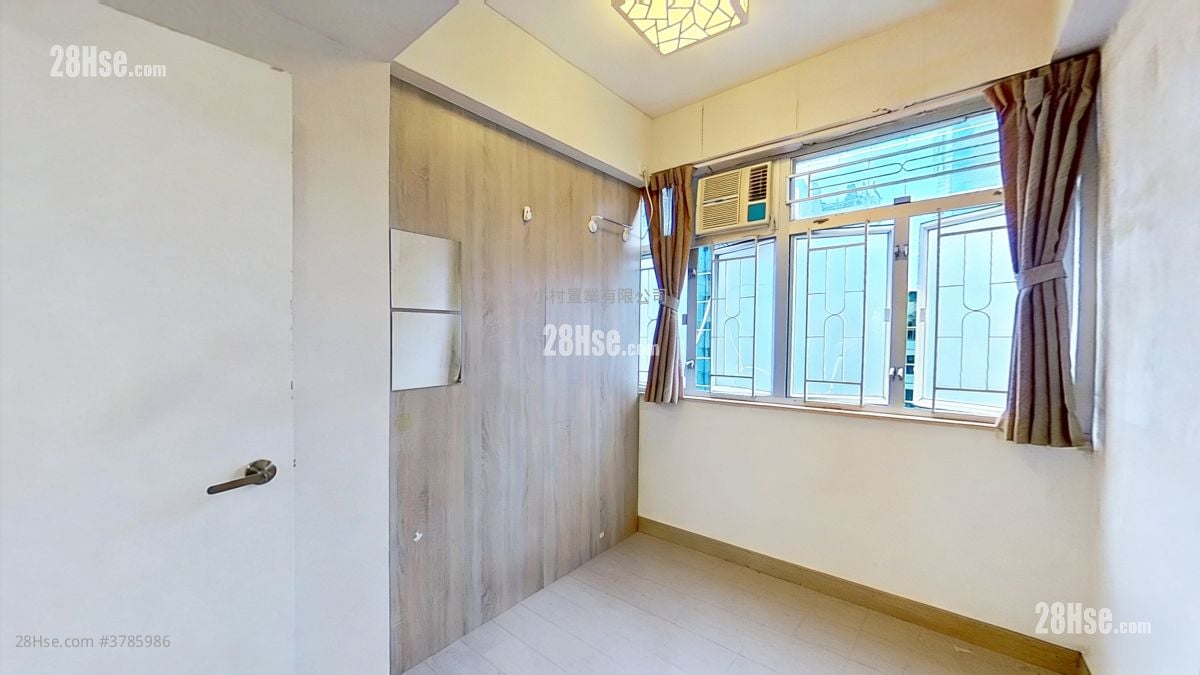 bedroom 2: Capital Building Rental 3 Bedrooms , 2 Bathrooms 439 ft²