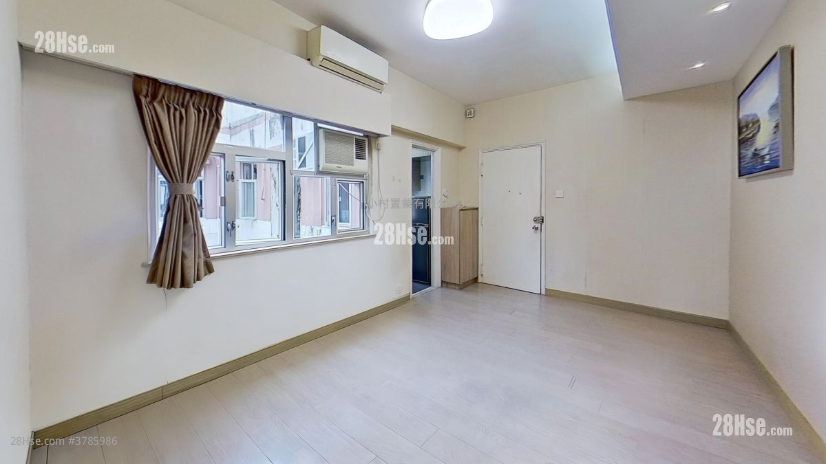 living room: Capital Building Rental 3 Bedrooms , 2 Bathrooms 439 ft²