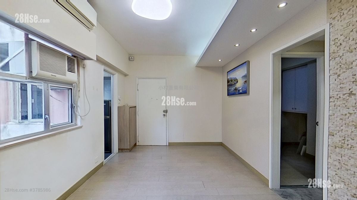 living room: Capital Building Rental 3 Bedrooms , 2 Bathrooms 439 ft²