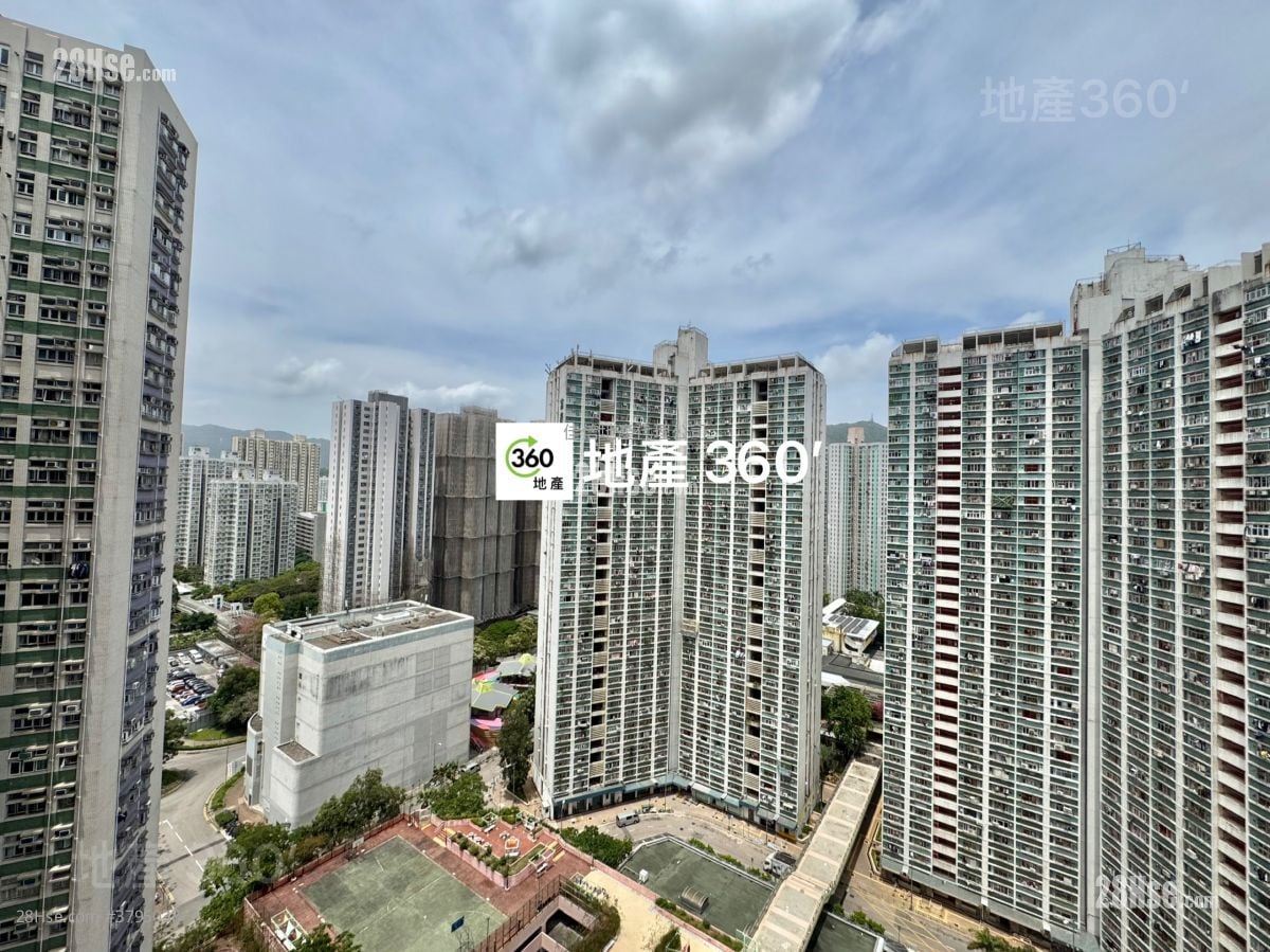 Ming Nga Court Sell 2 Bedrooms , 1 Bathroom
