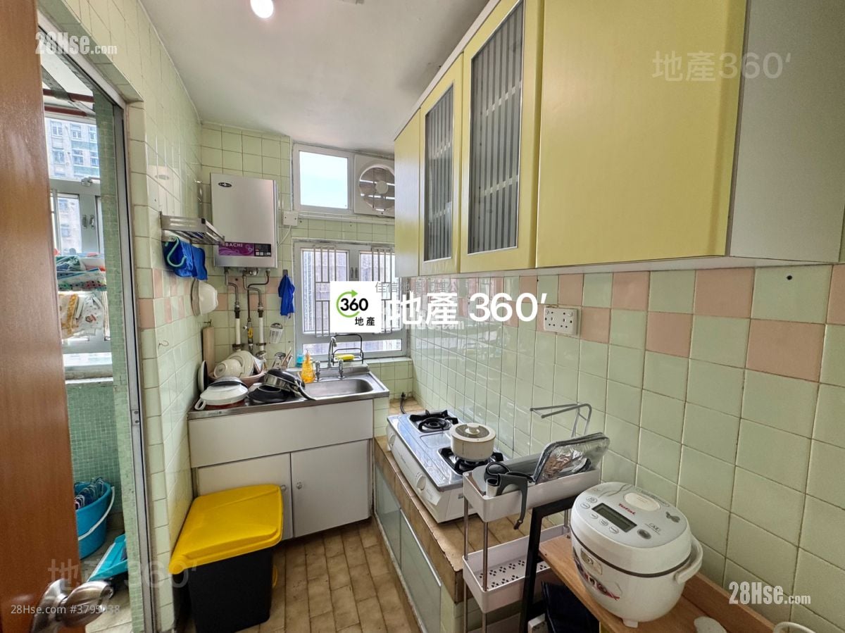Ming Nga Court Sell 2 Bedrooms , 1 Bathroom
