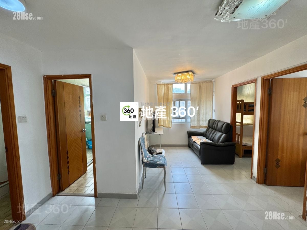 Ming Nga Court Sell 2 Bedrooms , 1 Bathroom