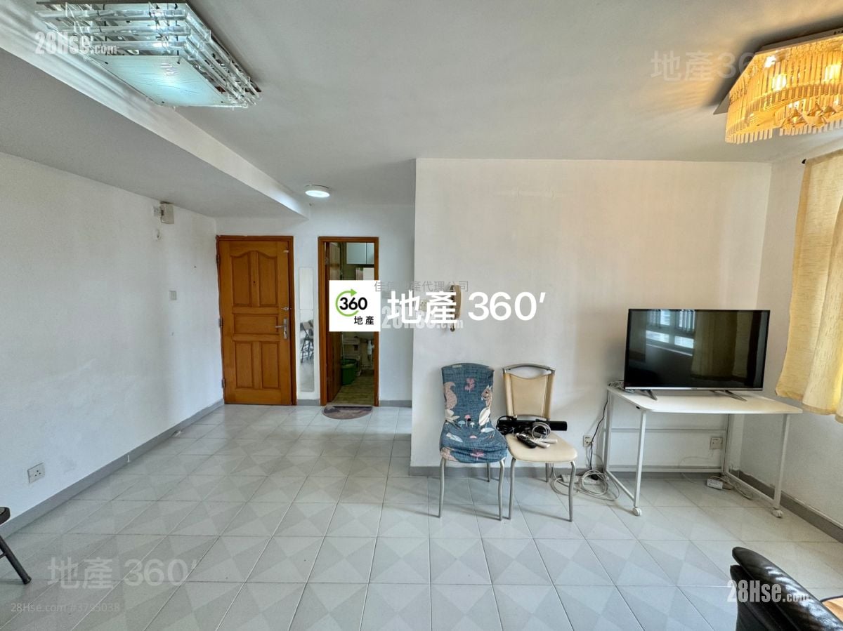 Ming Nga Court Sell 2 Bedrooms , 1 Bathroom