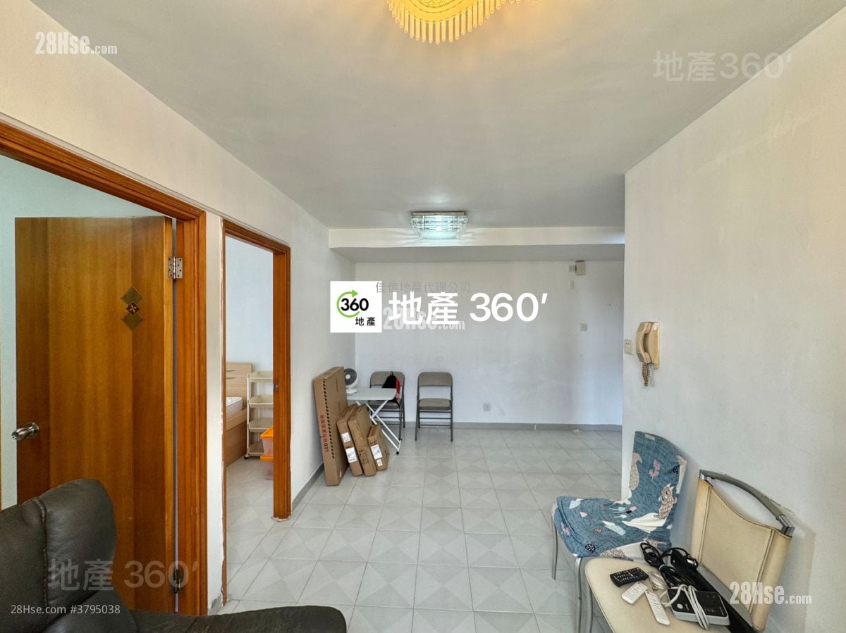 Ming Nga Court Sell 2 Bedrooms , 1 Bathroom