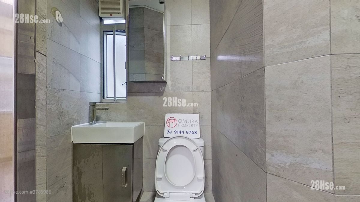 bathroom: Capital Building Rental 3 Bedrooms , 2 Bathrooms 439 ft²