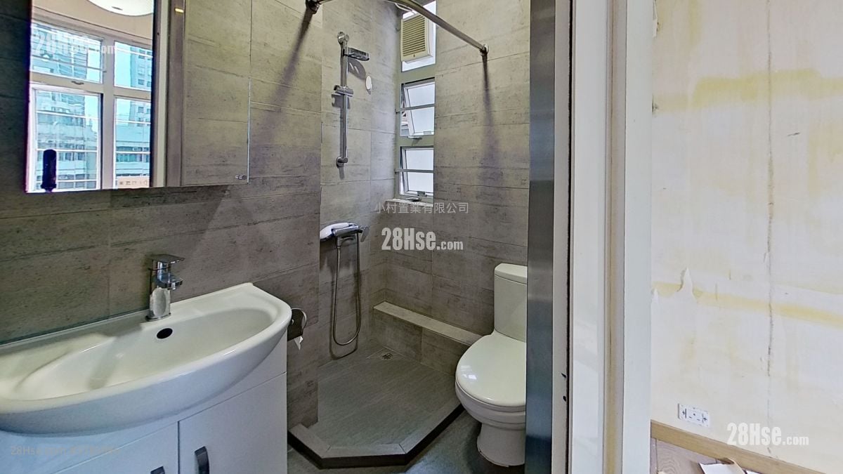 bathroom: Capital Building Rental 3 Bedrooms , 2 Bathrooms 439 ft²