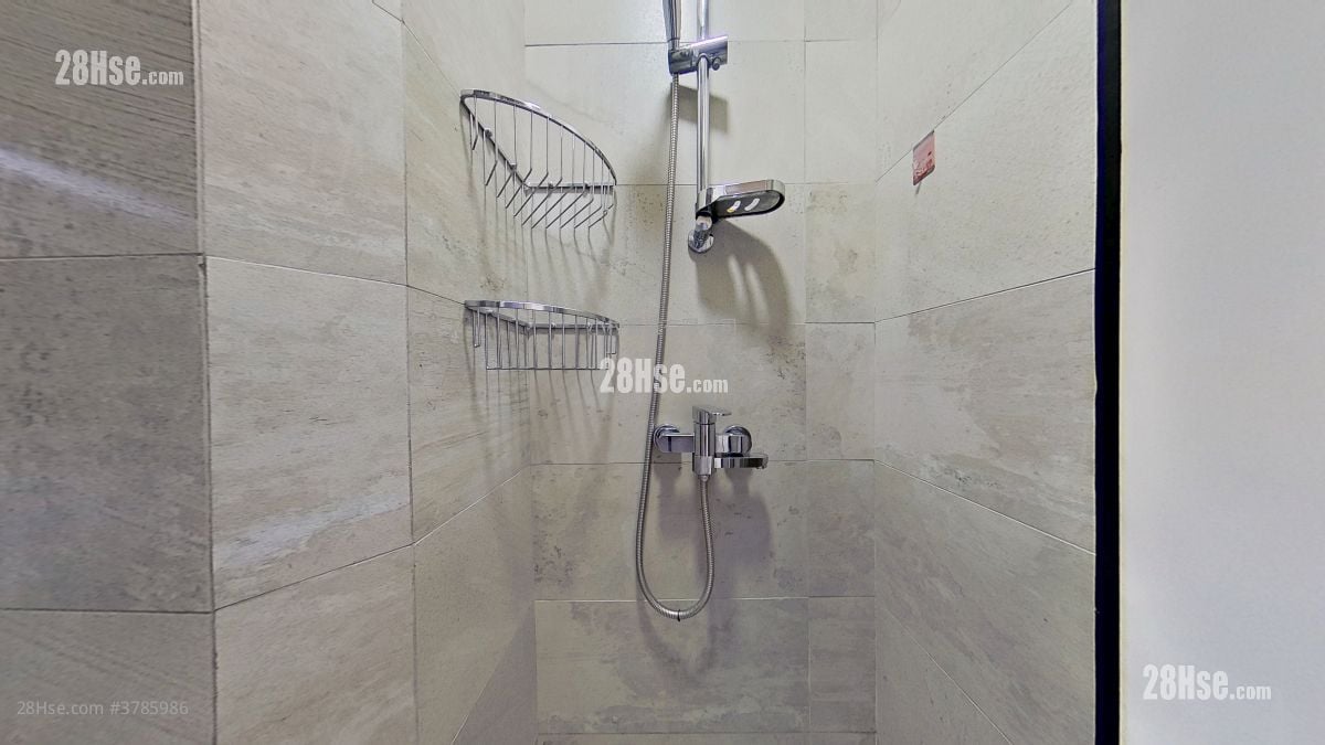 bathroom: Capital Building Rental 3 Bedrooms , 2 Bathrooms 439 ft²