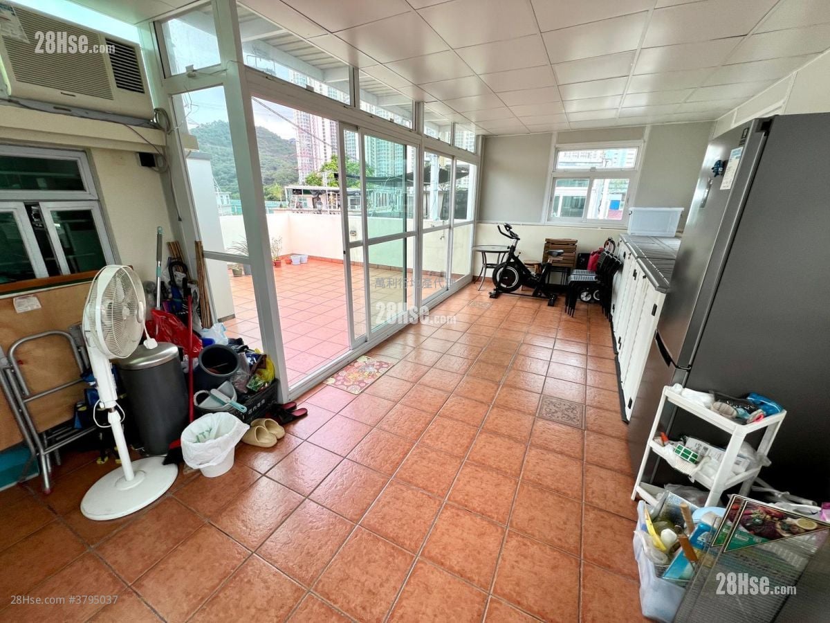 村屋 售盘 3 房 , 1 浴室 700 平方尺