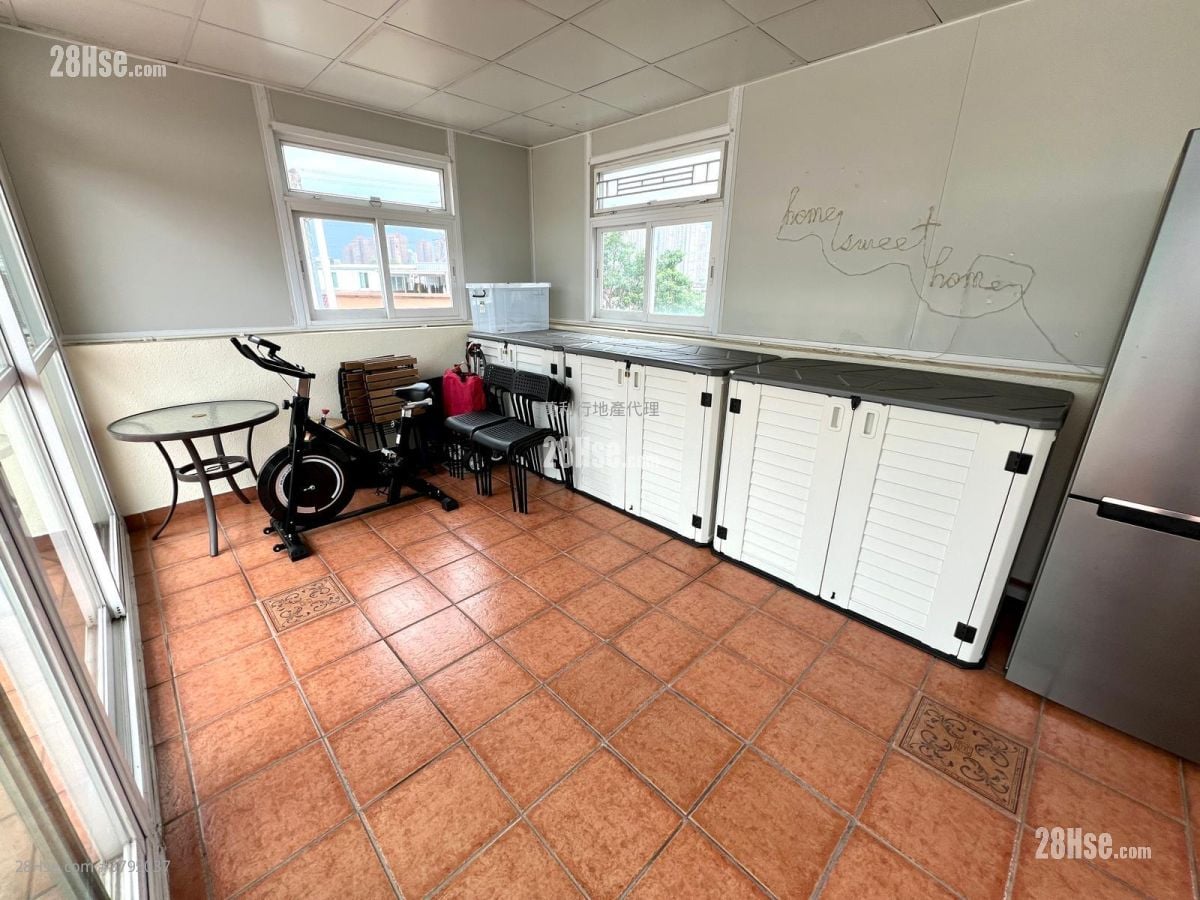 村屋 售盘 3 房 , 1 浴室 700 平方尺