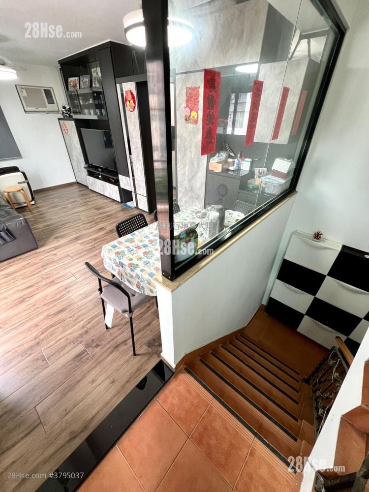 村屋 售盘 3 房 , 1 浴室 700 平方尺