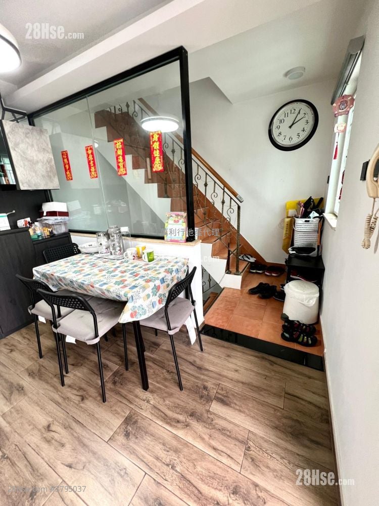 村屋 售盘 3 房 , 1 浴室 700 平方尺