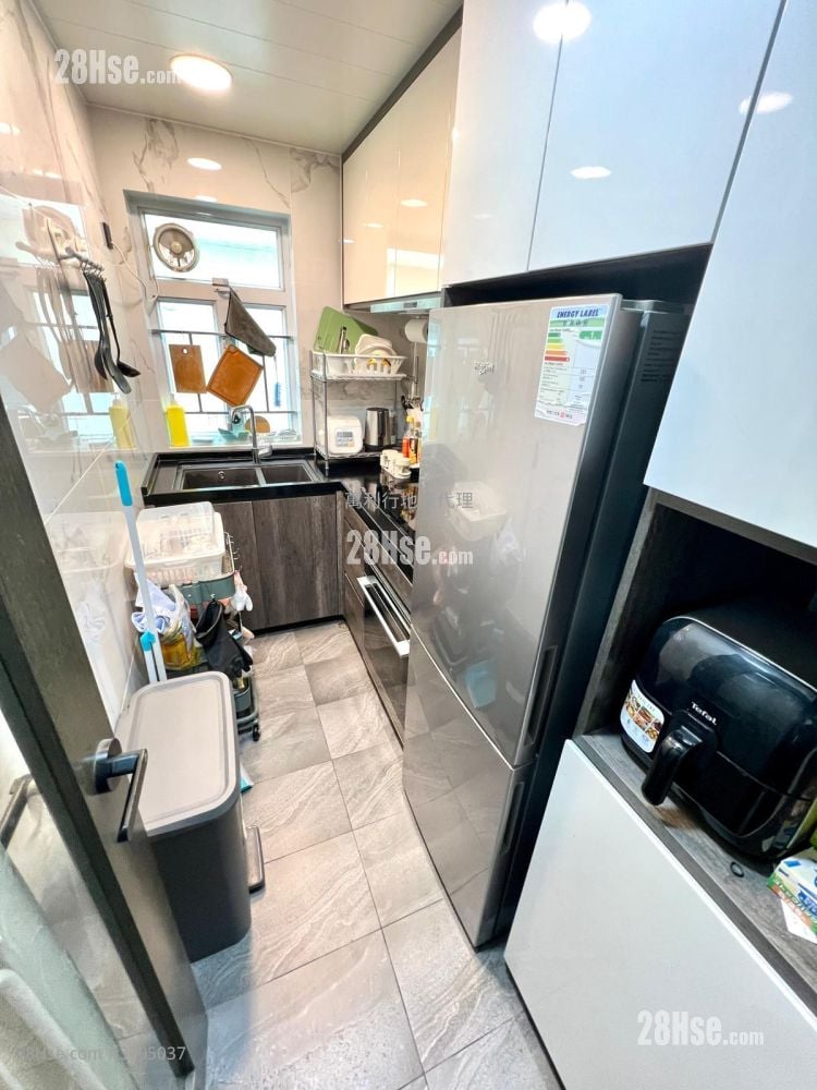 村屋 售盘 3 房 , 1 浴室 700 平方尺